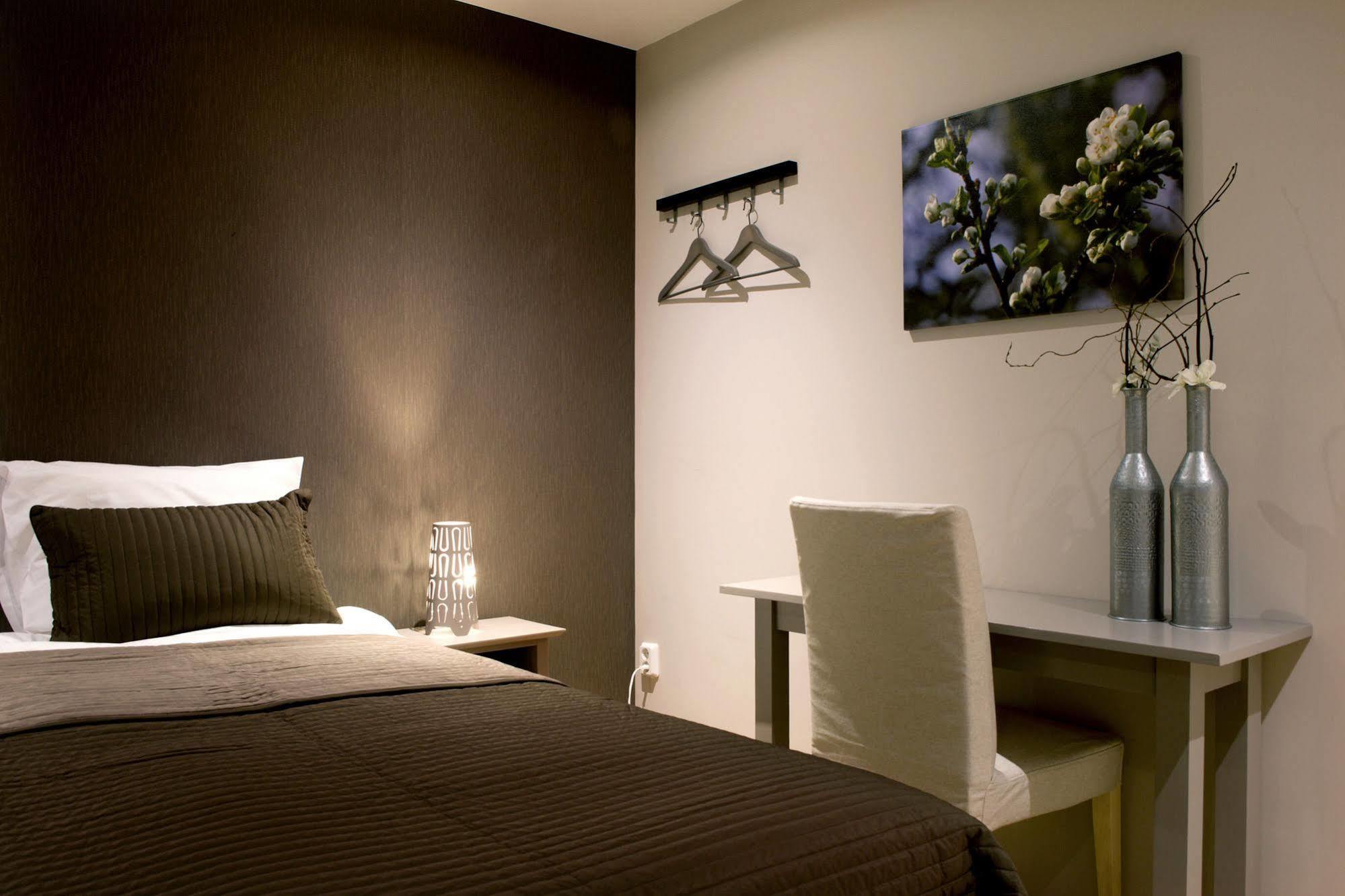 Hotel-Restaurant Thuis! Dinteloord Εξωτερικό φωτογραφία